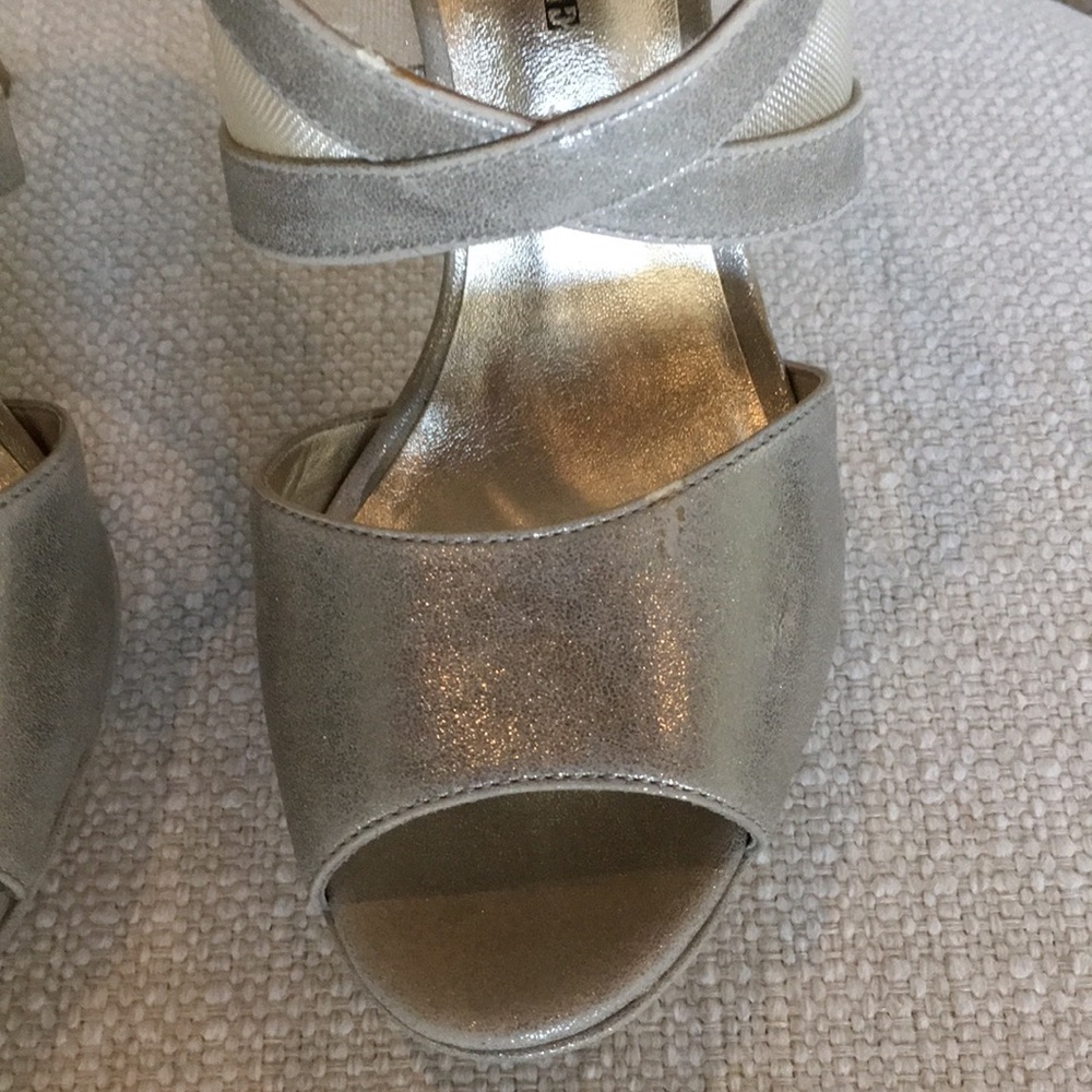 Gold heels - Picture 4 of 5